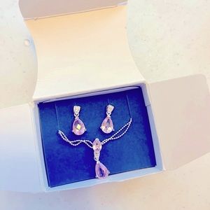 Avon Pink and Silver necklace & earrings, 🌸New in Box 🌸